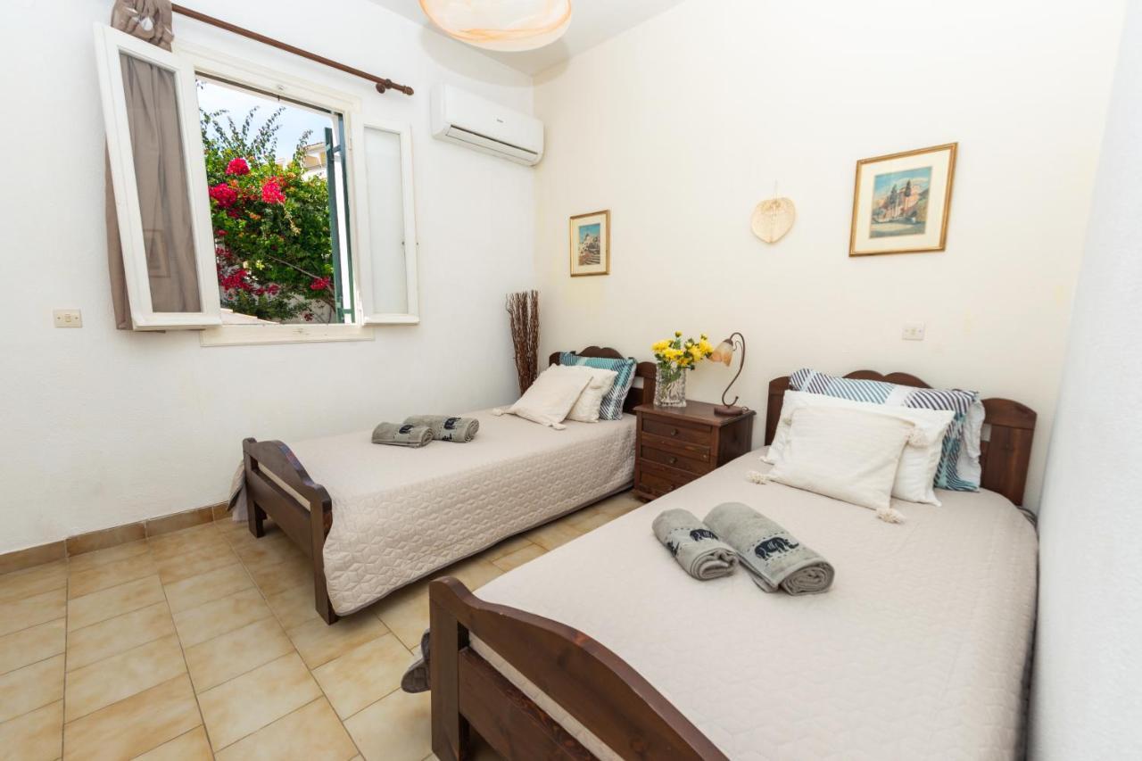 Alexandras On The Beach And Pool Apt Glyfada  Exterior photo